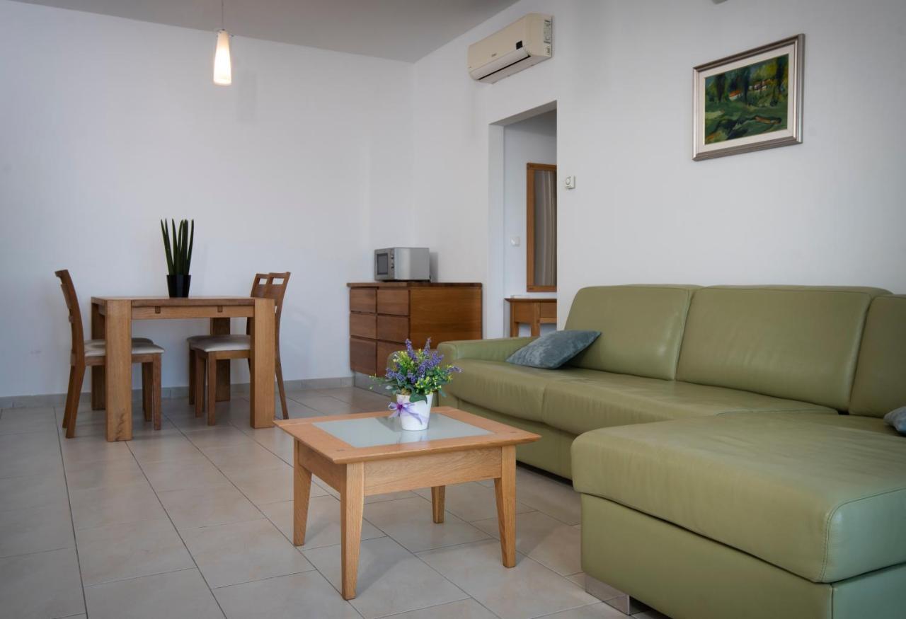 Apartments Vela Sollis Marusici  Buitenkant foto