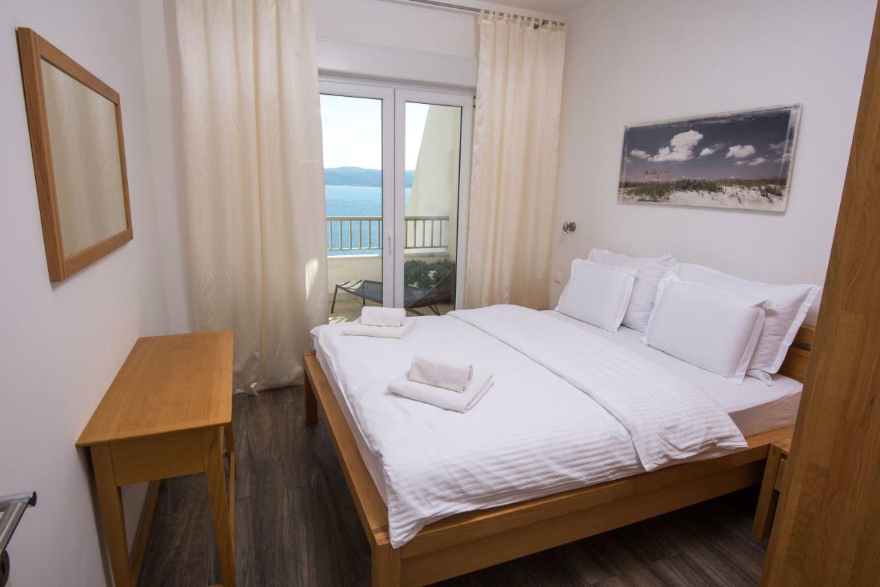 Apartments Vela Sollis Marusici  Buitenkant foto