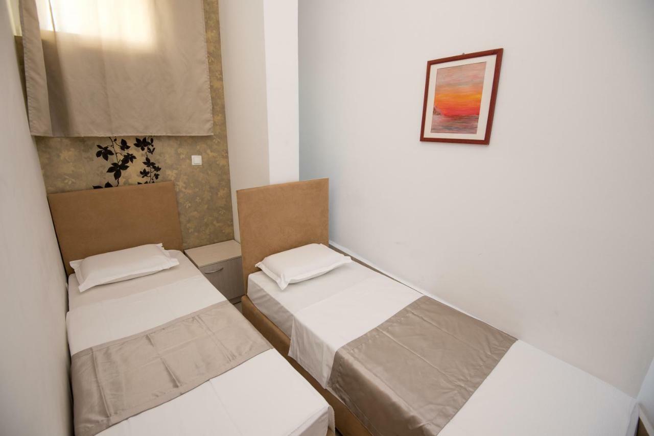 Apartments Vela Sollis Marusici  Buitenkant foto